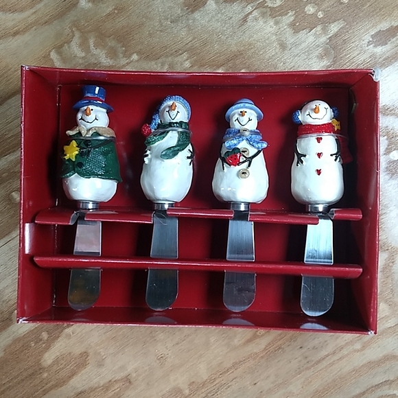 NWT St Nicholas Square "Button Up" 4 spreader set - Picture 1 of 13